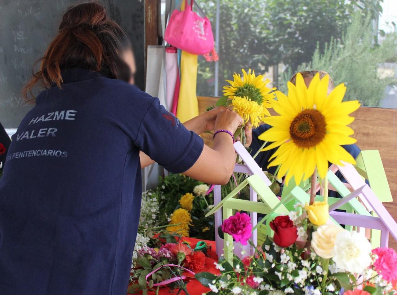 Para las floricultoras privadas de la libertad de Santa Martha, participar en esta actividad, representa no solo el beneficio de obtener un ingreso económico. Foto: Ramón Ramírez.