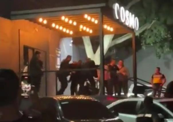 VIDEO: Violencia en Bar Cosmo, guardias de seguridad golpean a clientes