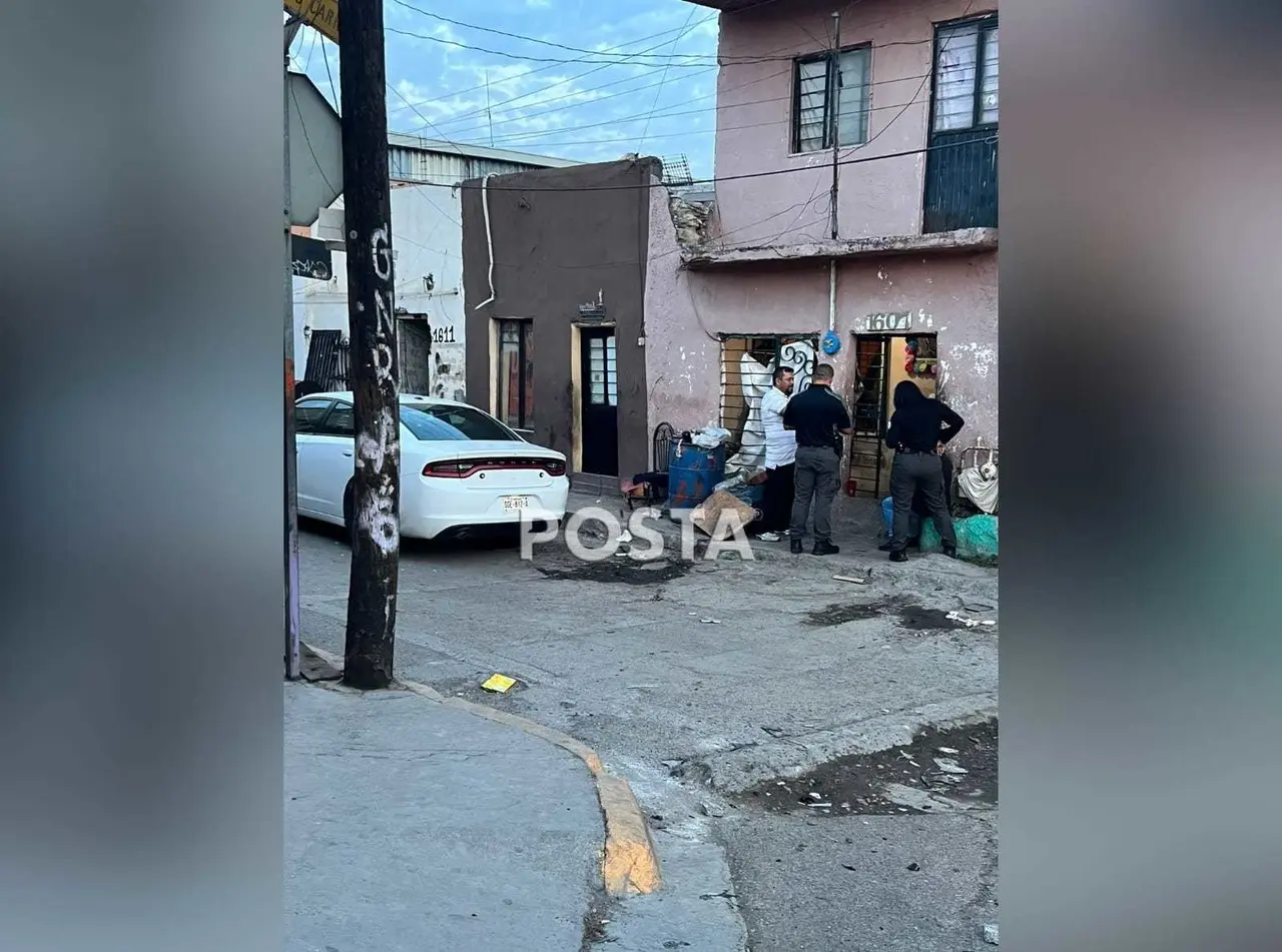 Al sitio llegó personal de la Cruz roja quienes atendieron al herido con lesiones en la mejilla que no ponen en riesgo su vida. Foto: Raymundo Elizalde.