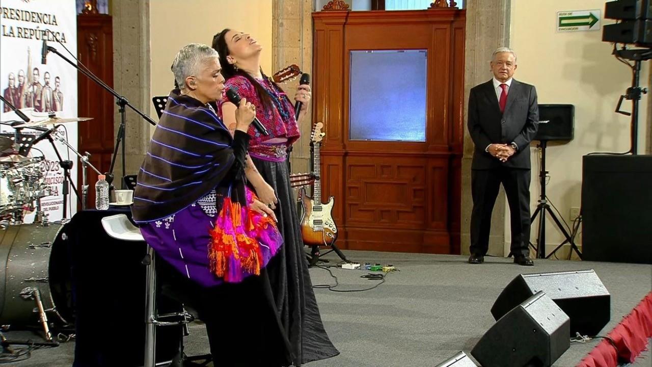 Serenata en Palacio Nacional por día de las madres. Foto: Miguel Hernández.