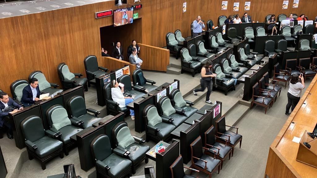 Los concesionarios deberán acordar con las autoridades municipales, un plan de retiro de cableado aéreo. Foto: Especial.