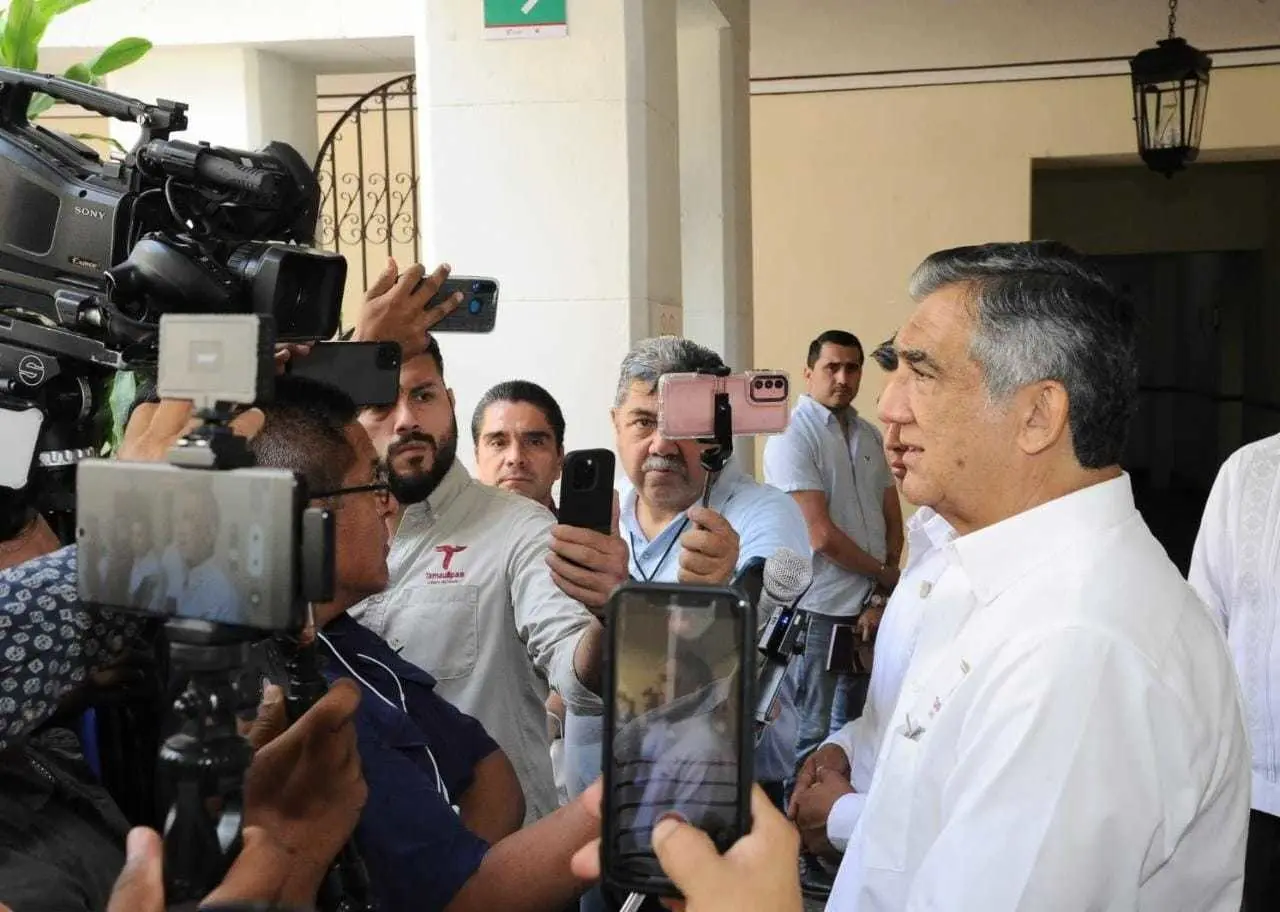 En entrevista, el mandatario estatal explicó que en la frontera se encuentran autoridades de los tres niveles de gobierno, trabajando y coordinando la ayuda a los cientos de inmigrantes. Foto: Perla Reséndez