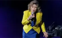 VIDEO: Angélica María sufre caída en pleno concierto VIDEO: Angélica María sufre caída en pleno concierto