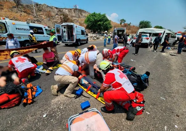 Carreterazo deja 4 muertos y 20 heridos en Chiapas