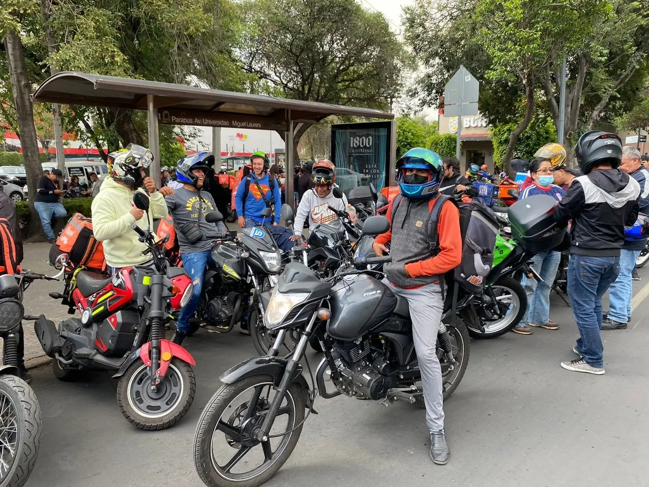 Repartidores por aplicación exigen cese de operativos policiales en CDMX. Foto: Iván Macías