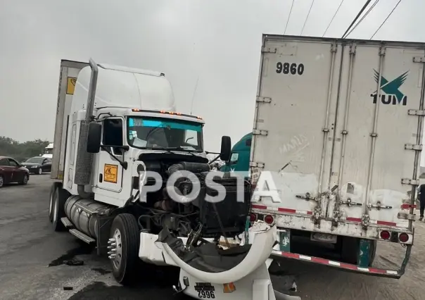 Choque de tráileres en la carretera a Monclova deja un lesionado