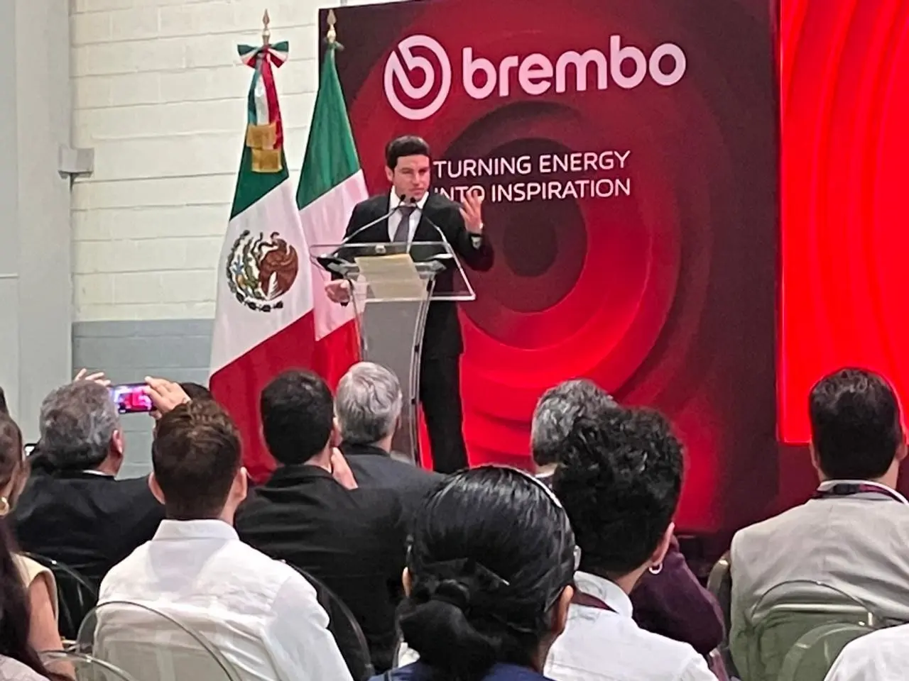 Las inversiones no llegan solas, por eso salimos al mundo: Samuel García