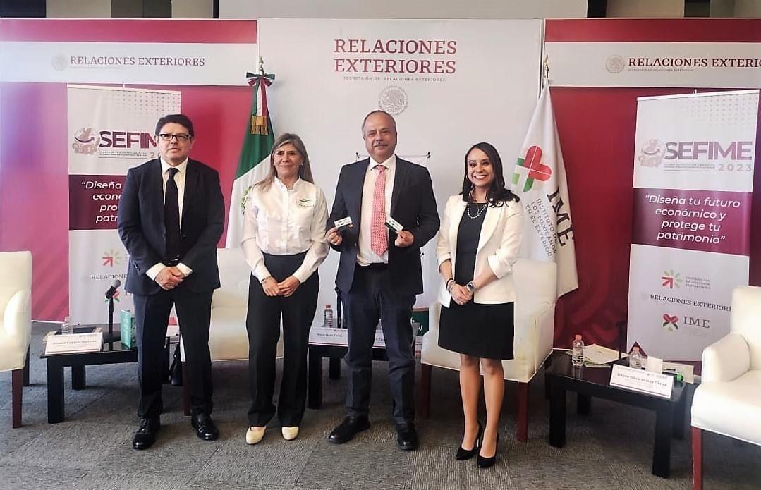 Entrega de tarjetas para envío de remesas avanza en Financiera para el Bienestar. Foto: Miguel Hernández