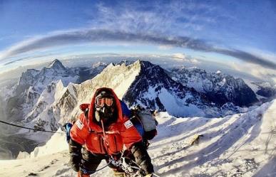 Alpinista ciego duranguense espera llegar a cumbre del Everest en una semana