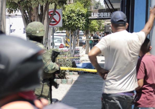 Ejecutan a padre e hijo en negocio de vinos y licores en León, Guanajuato