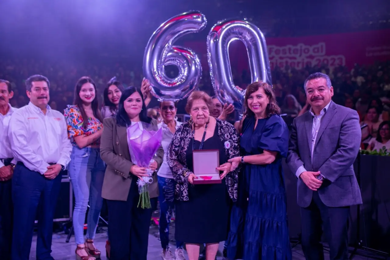 Celebra Gobierno de Guadalupe a 5 mil maestros en el Domo Care
