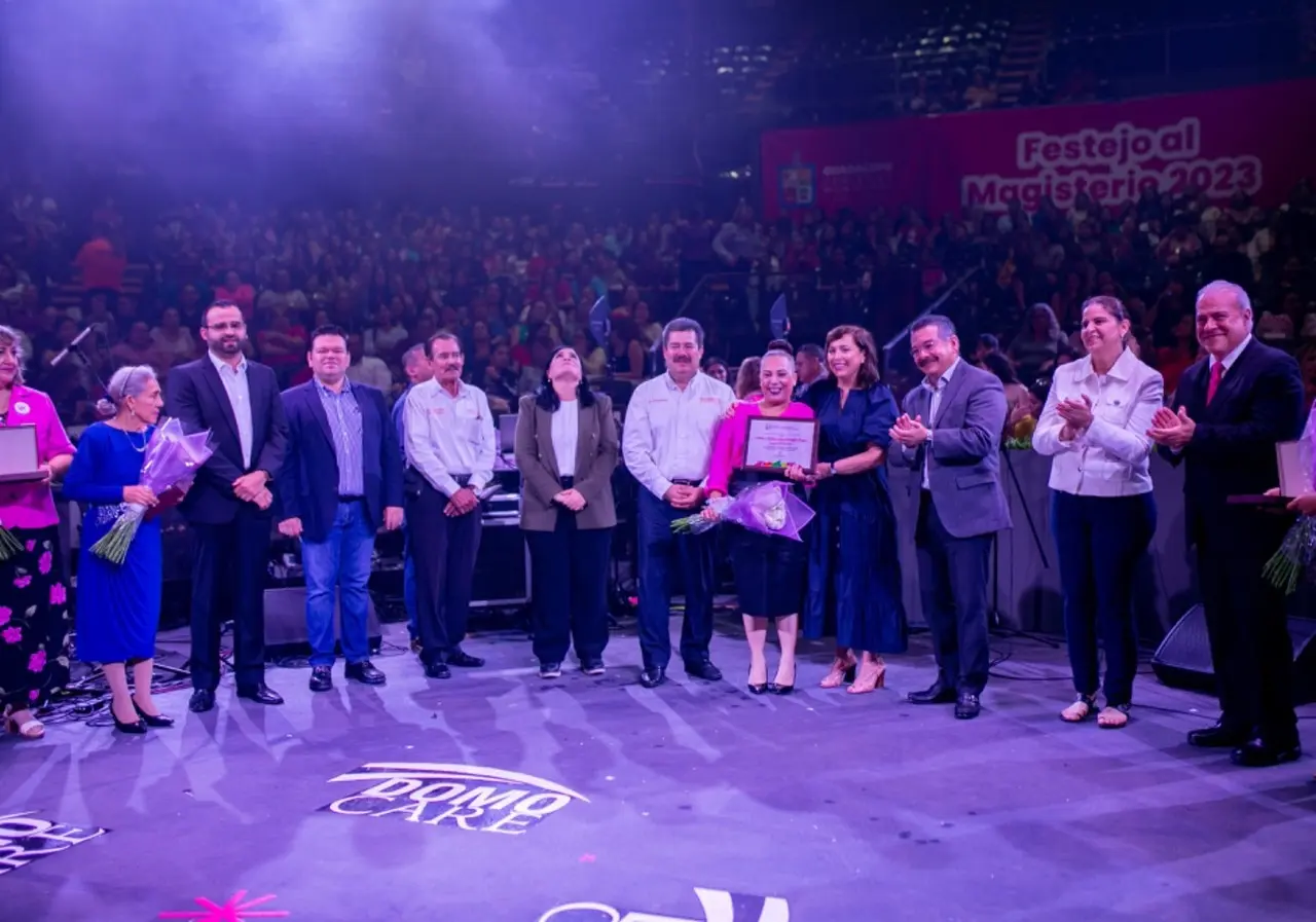 Celebra Gobierno de Guadalupe a 5 mil maestros en el Domo Care
