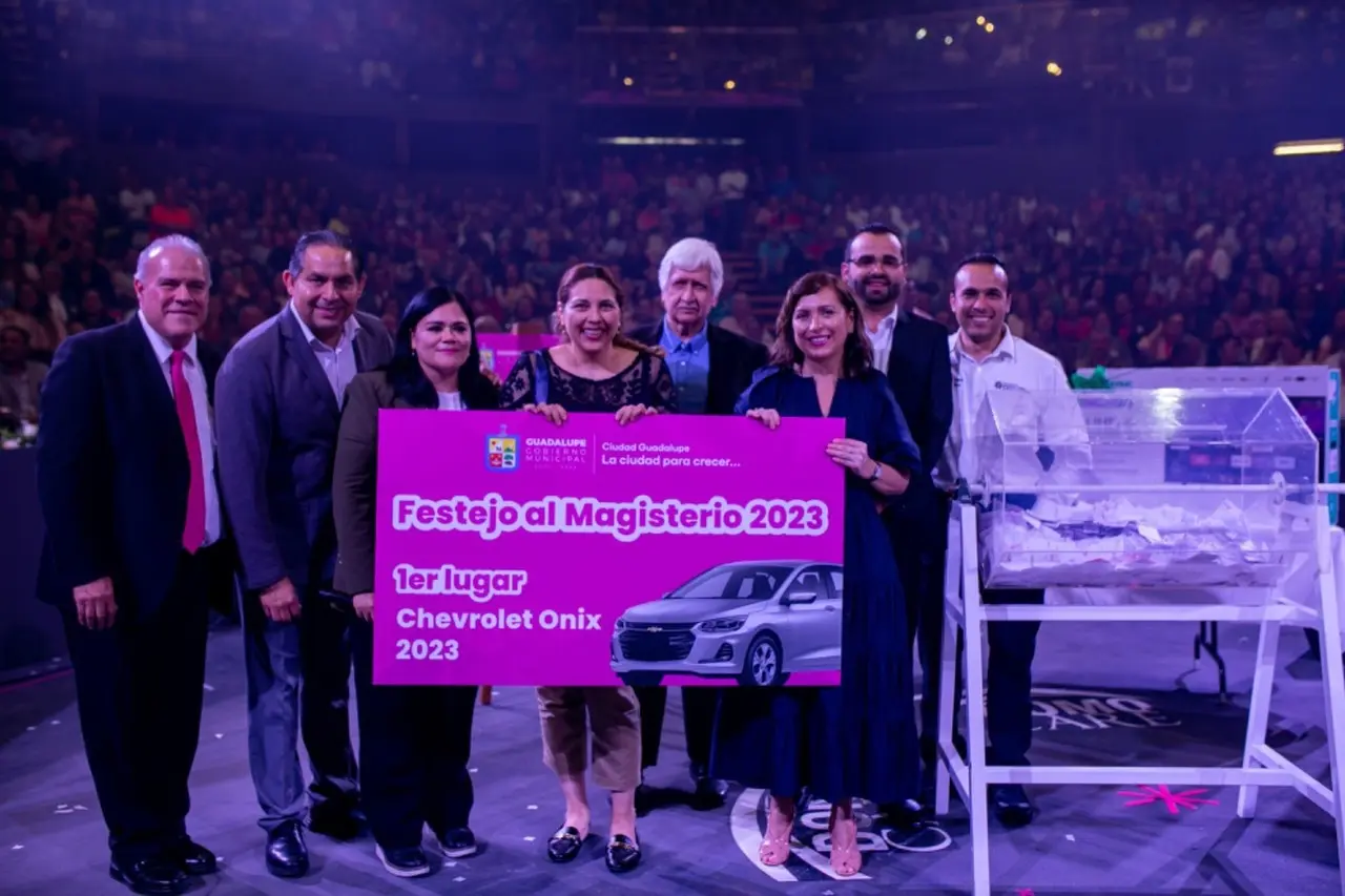 Celebra Gobierno de Guadalupe a 5 mil maestros en el Domo Care