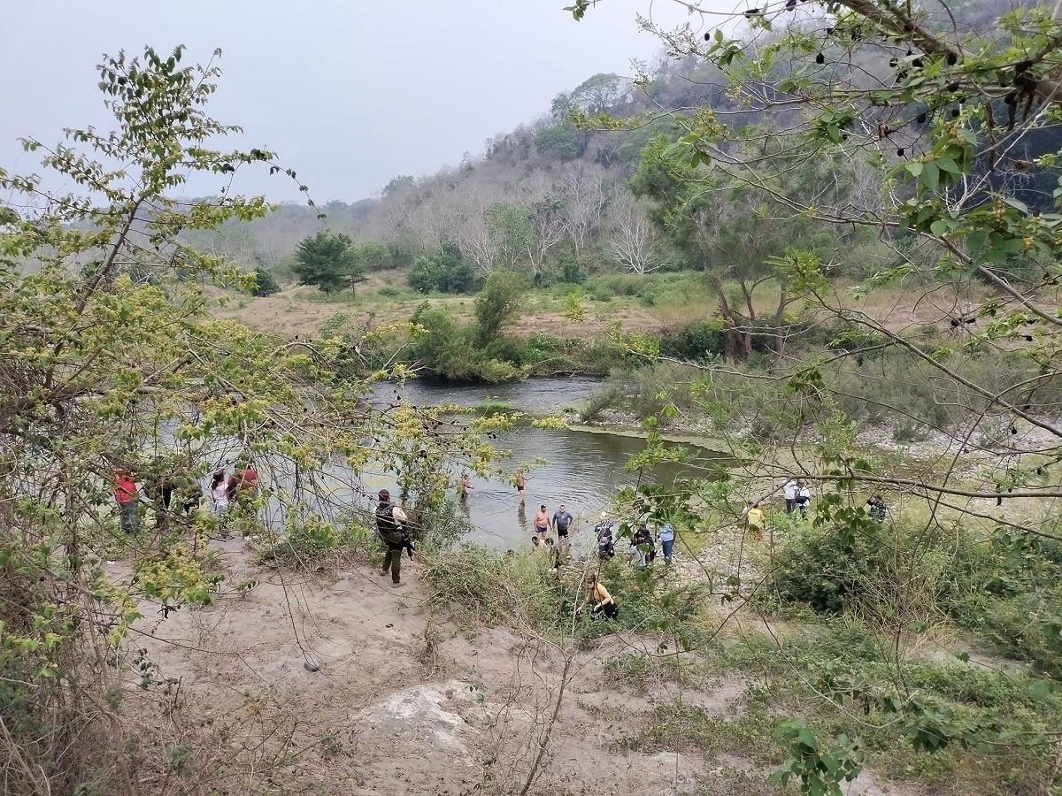 Los cuerpos de los hermanos fueron encontrados a 800 metros del panteón municipal de Cotaxtla, Veracruz. Foto: Facebook Pluma Negra