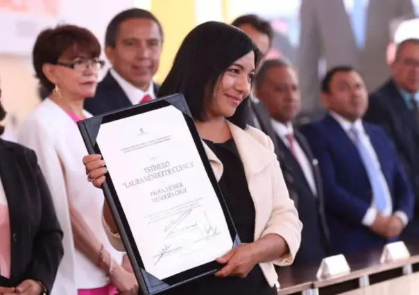 Reconocen labor de los maestros con Presea Honor Estado de México