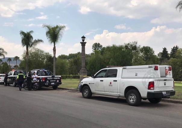 Muere hombre ahogado tras intentar sacar pelota de un lago en Querétaro