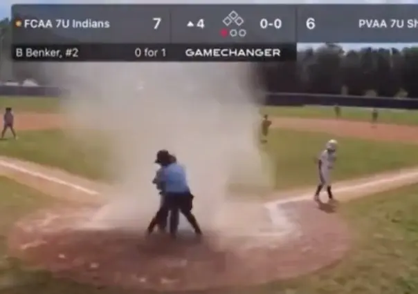 VIDEO: ¿Pichó tan fuerte? Tornado sorprende a niño en juego de beis