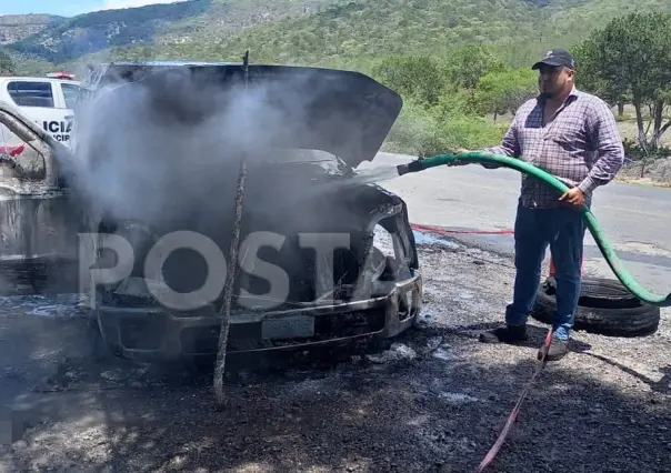 Se queman 5 millones de pesos en incendio de camión de valores en Aramberri