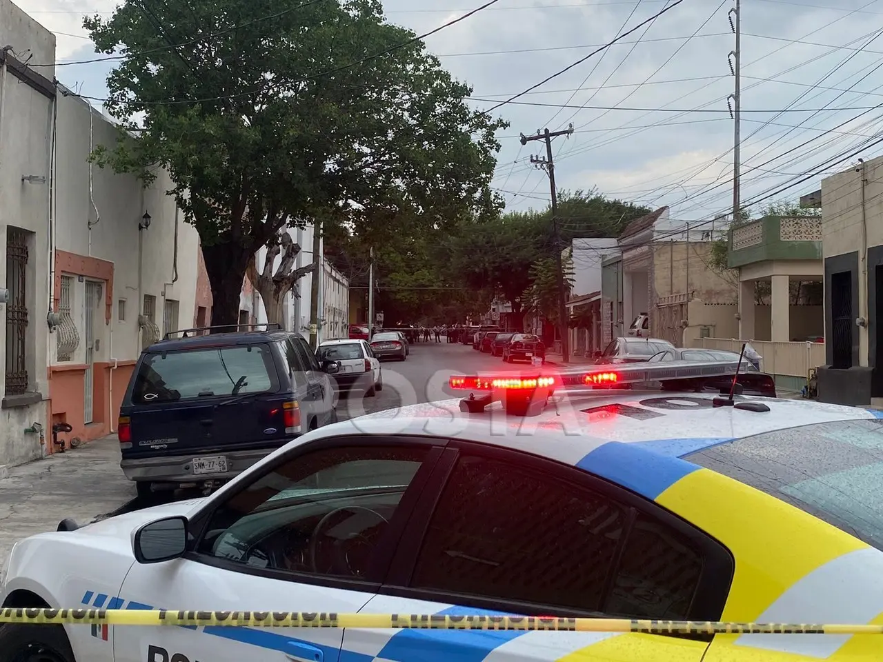 Un hombre fue ejecutado de un balazo en la cabeza tras un ataque a balazos en una tienda ubicada en el cruce de las calles MM del Llano y Joaquín G. Leal, en el centro de Monterrey. Foto: Especial/ POSTAMX