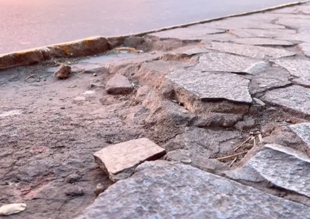 Pésimas condiciones en banquetas del Centro Histórico