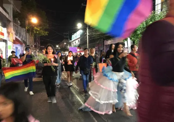 Marchan en calles de Toluca por el Día Internacional contra la Homofobia