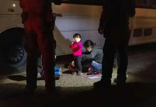 La agencia agregó que la menor falleció después de experimentar una “emergencia médica” dentro de una estación de la Patrulla Fronteriza en la ciudad de Harlingen. Foto: Prensa Libre.