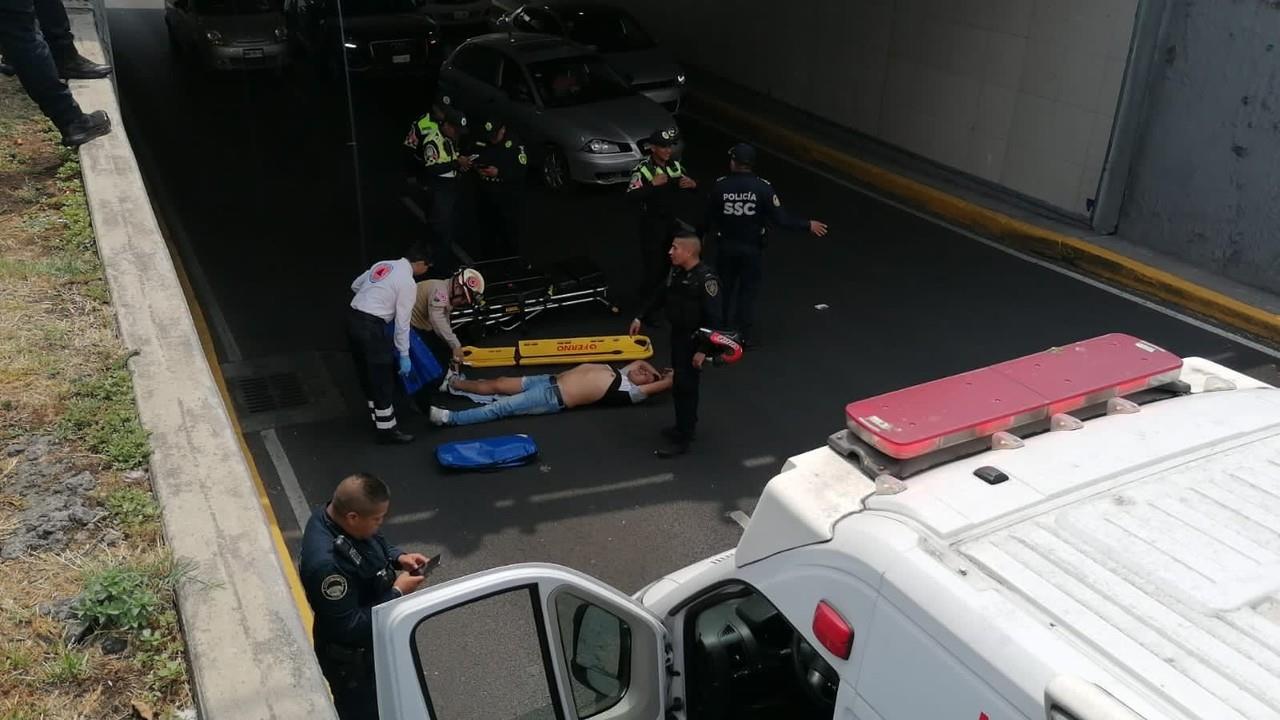 Hombres caen de puentes vehiculares en Iztacalco y Cuauhtémoc. Foto: Ramón Ramírez