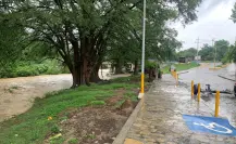 Lluvias en área metropolitana dejan vehículos varados y un menor rescatado