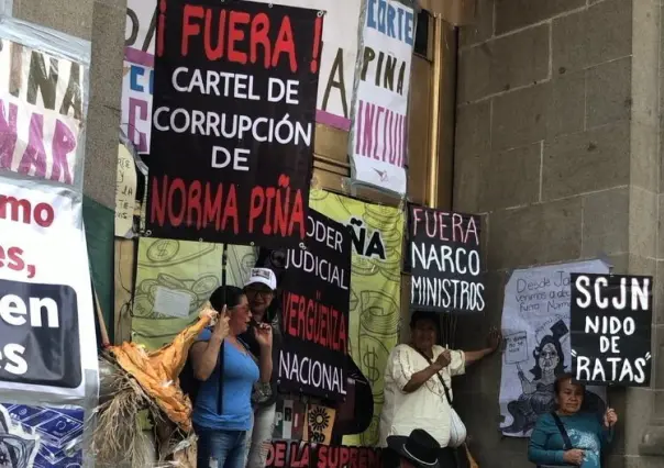 Protestan ciudadanos frente a SCJN, exigen renuncias de ministros