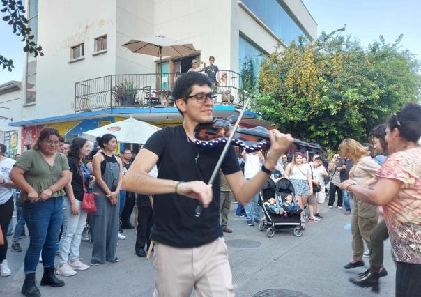 ¿El flautista de Hamelin? No, el violinista de Monterrey