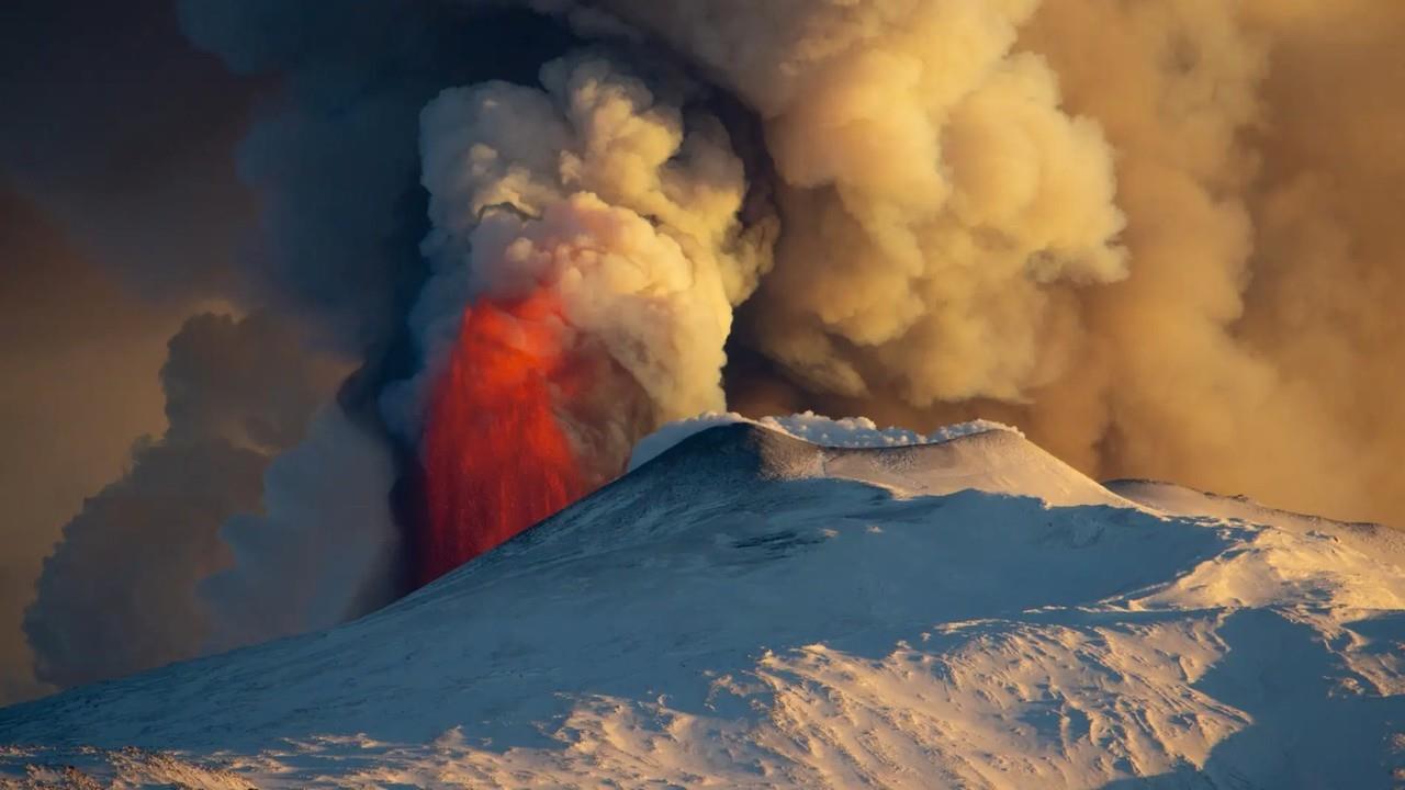 El INGV informó que cayó ceniza sobre Catania y en al menos una ciudad en las laderas habitadas del volcán pero no se reportaron heridos. Foto: laSexta.