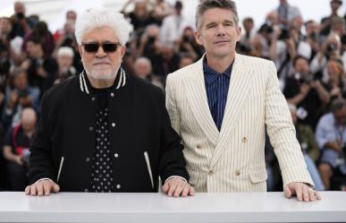 Almodovar, Hawke y Pascal triunfan en Cannes con historia de vaqueros gay