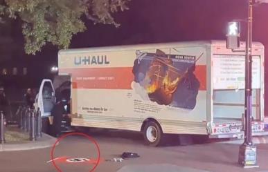 Camioneta impacta Casa Blanca: activan protocolos antibombas