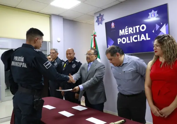 Policías municipales de Escobedo reciben bono al Mérito Policial