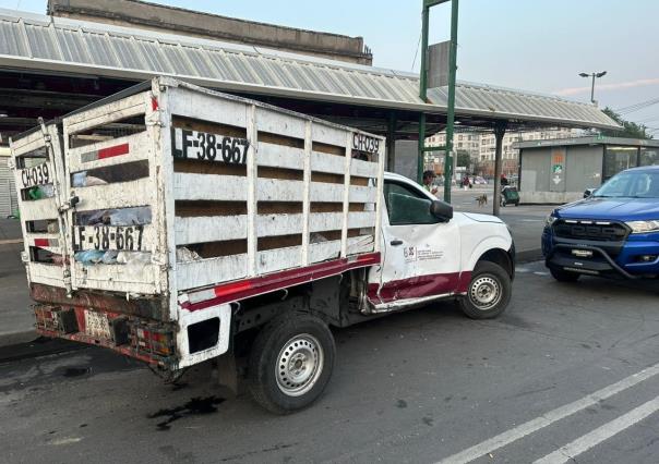 Choca patrulla de la SSC contra camioneta recolectora de basura en eje 1