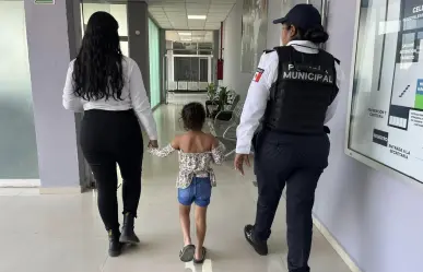 Rescatan a niña de cinco años que vagaba en calles de Escobedo