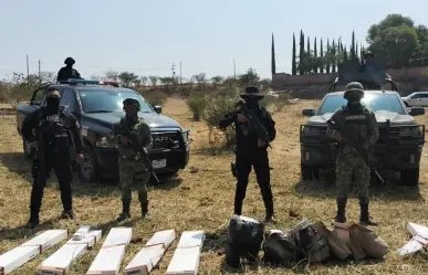 Aseguran 24 mil dosis drogas y armas tras enfrentamiento armado en Jalisco