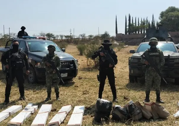 Aseguran 24 mil dosis drogas y armas tras enfrentamiento armado en Jalisco