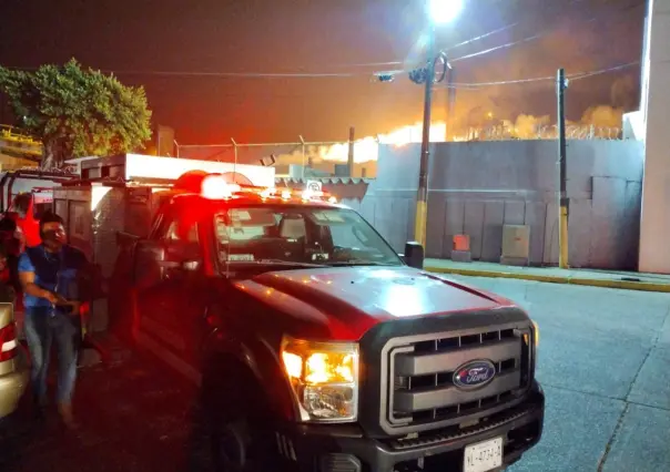 Controlan incendio en la refinería Lázaro Cárdenas de Pemex en Veracruz