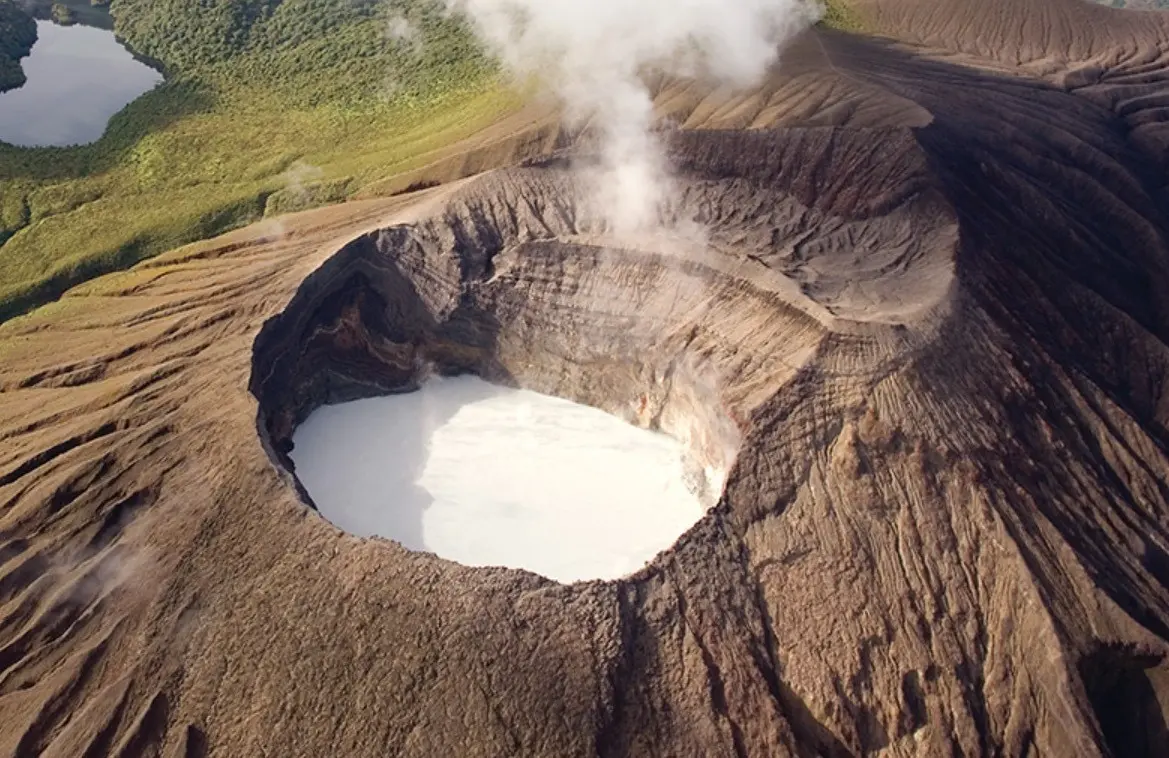 El volcán es frecuentemente visitado por turistas locales y extranjeros. Foto: Visit Costa Rica.