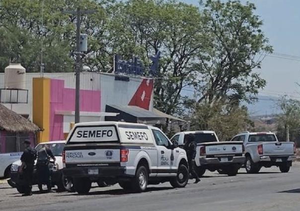 Ejecutan a 3 hombres en restaurante de Ecuandureo, Michoacán