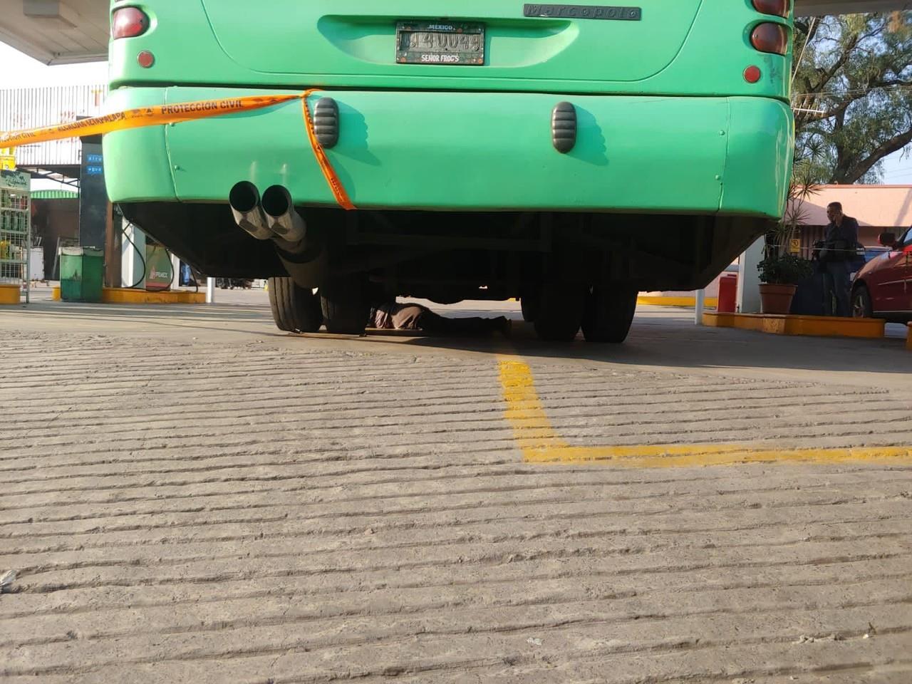 Muere mujer arrollada por camión de transporte al interior de una gasolinera. Foto: cortesía