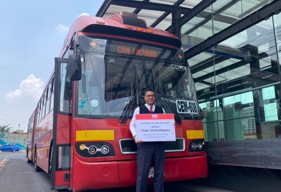 Tributo a Don Víctor: Ejemplo de amor y compromiso en el servicio del Metrobús. Foto: Captura de pantalla