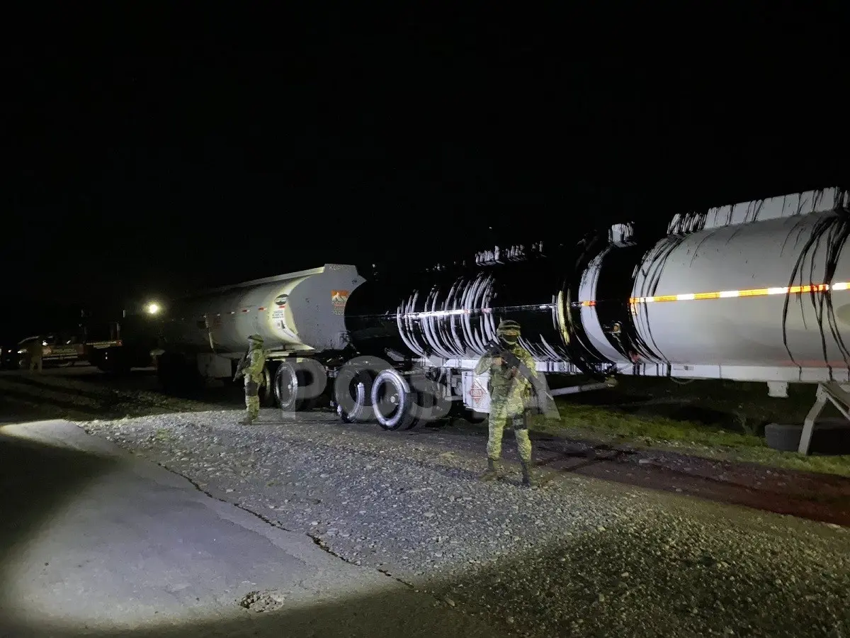 Encuentran tráiler con combustible robado en Montemorelos