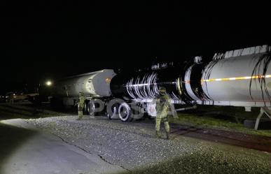 Encuentran tráiler con combustible robado en Montemorelos