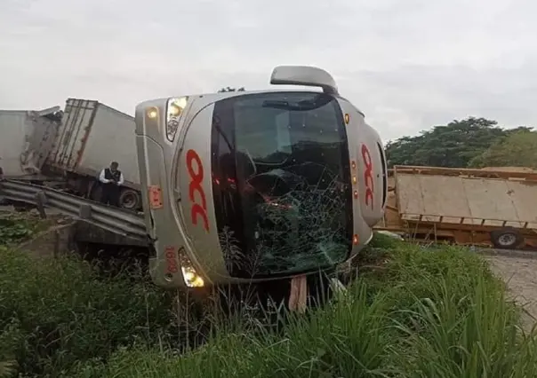 Carreterazo deja un muerto y 10 lesionados en Veracruz