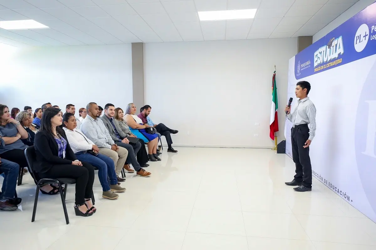 ¡Gobierno de Pesquería motiva a los jóvenes! Entregan 5 becas al extranjero