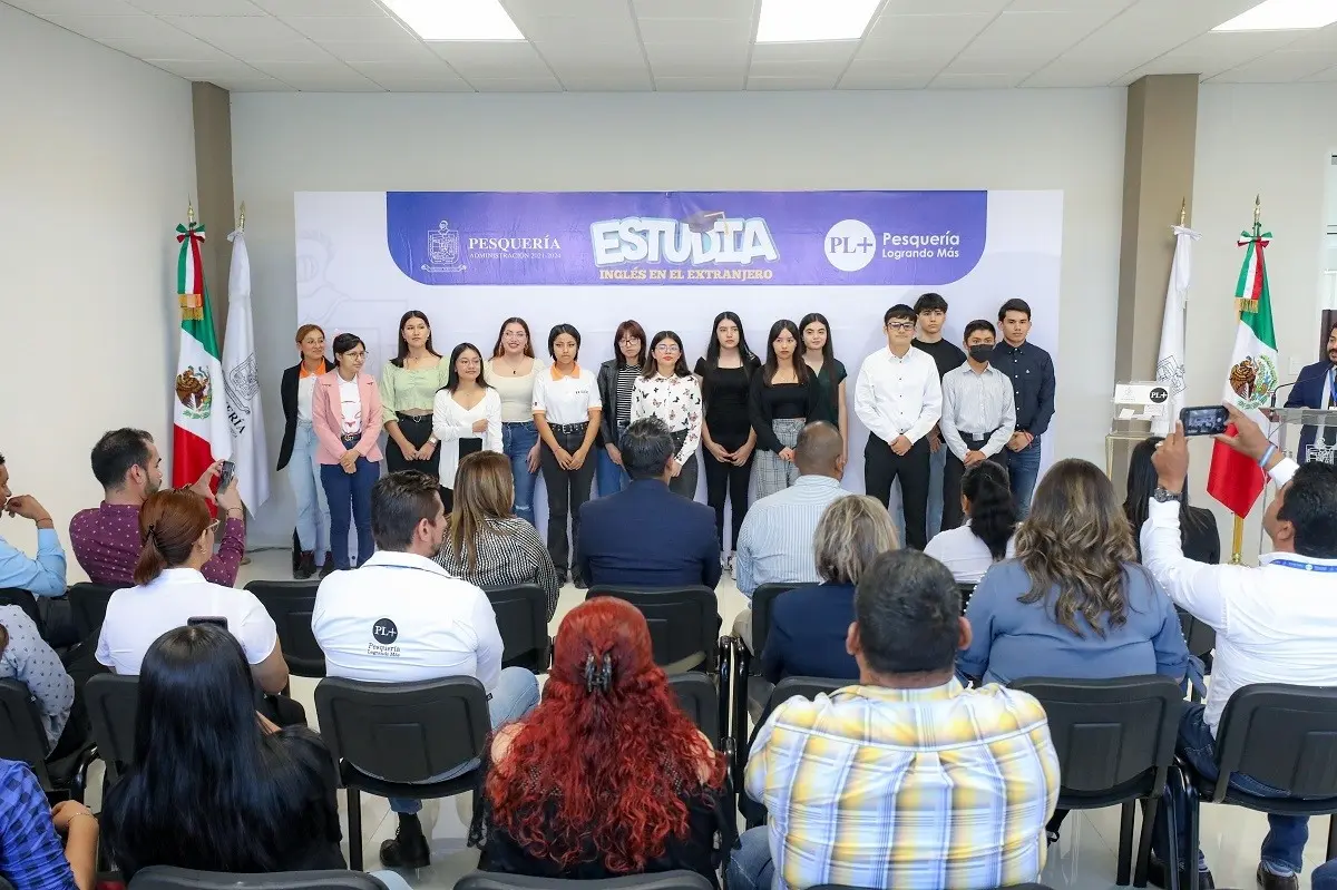 ¡Gobierno de Pesquería motiva a los jóvenes! Entregan 5 becas al extranjero