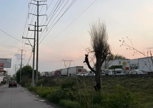 ¡Fuerte caos! Choque provoca 20 kilómetros de carga vehicular en Puebla