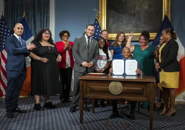 Alcalde de Nueva York firma ley que prohíbe discriminación por tamaño corporal